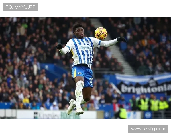 曼联球探现场观战巴莱巴状态低迷明特闪耀成全场最大亮点